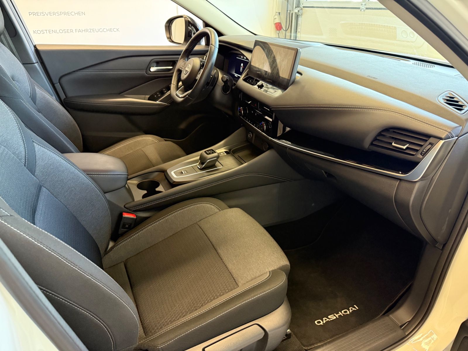 Fahrzeugabbildung Nissan Qashqai N-Connecta 1.3DIG-T Business Technologie
