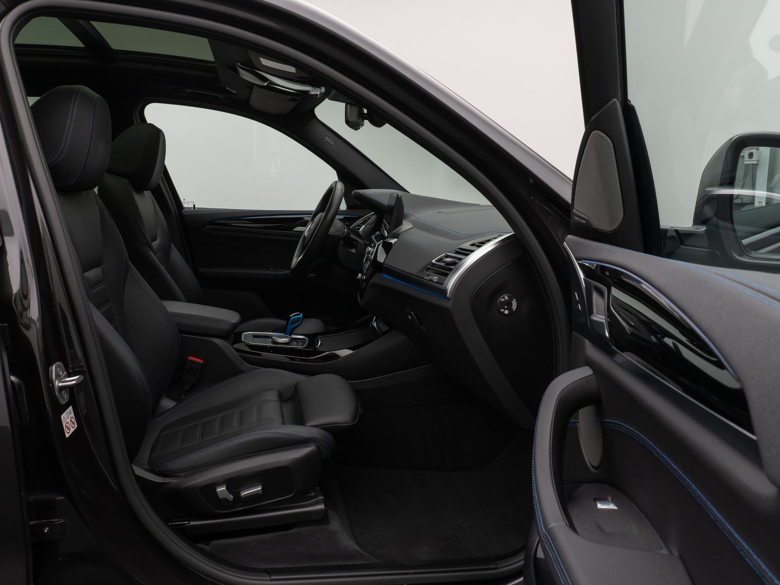 Fahrzeugabbildung BMW iX3 Impressive M Sport Panorama 360°HUD DAB H/K