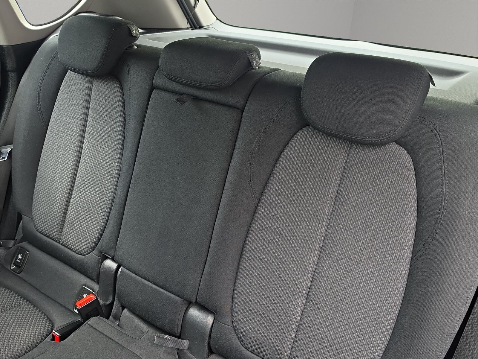 Fahrzeugabbildung BMW 218 2 Active Tourer 218 i TÜV SERVICE NEU
