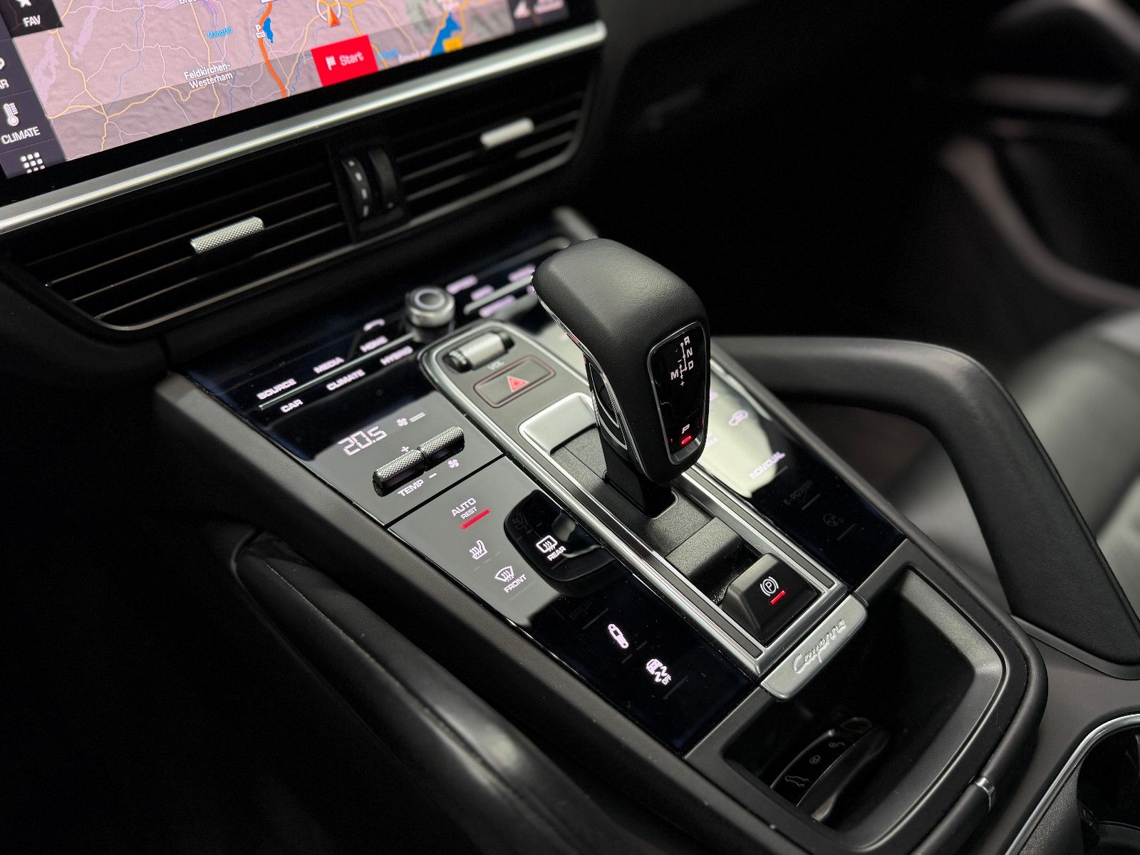 Fahrzeugabbildung Porsche Cayenne E-Hybrid|PANORAMA|SPORT-CHRONO|ACC