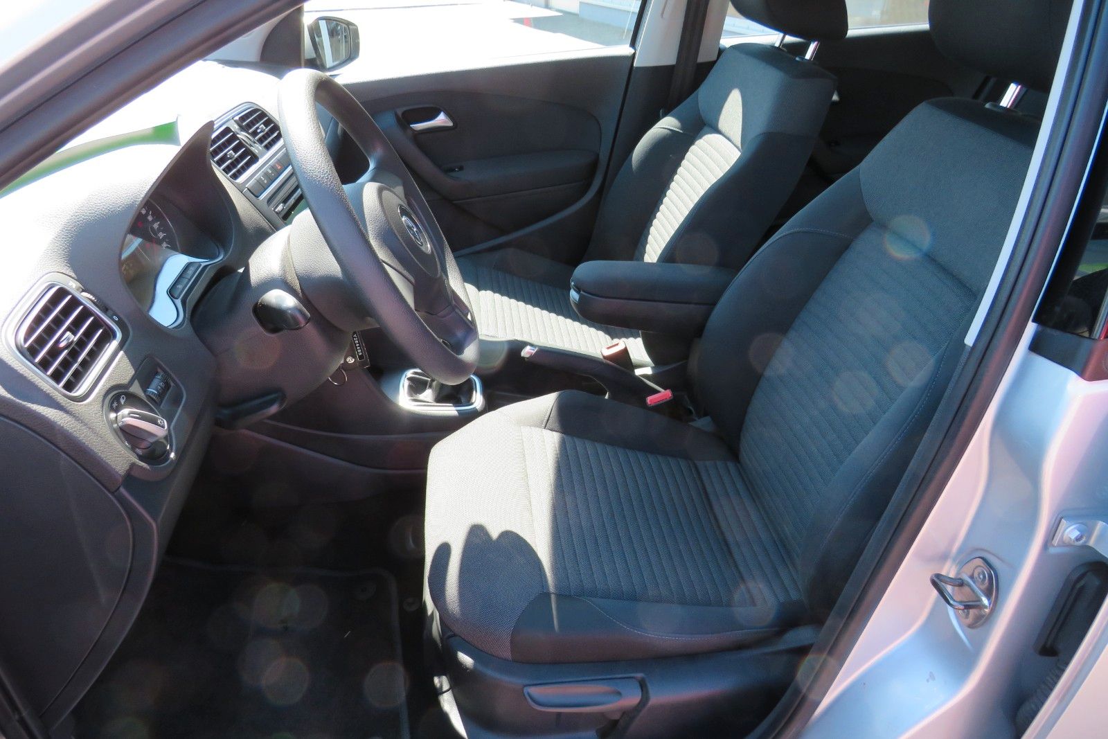 Fahrzeugabbildung Volkswagen Polo V Comfortline KLIMA RADIO SCHECKHEFT