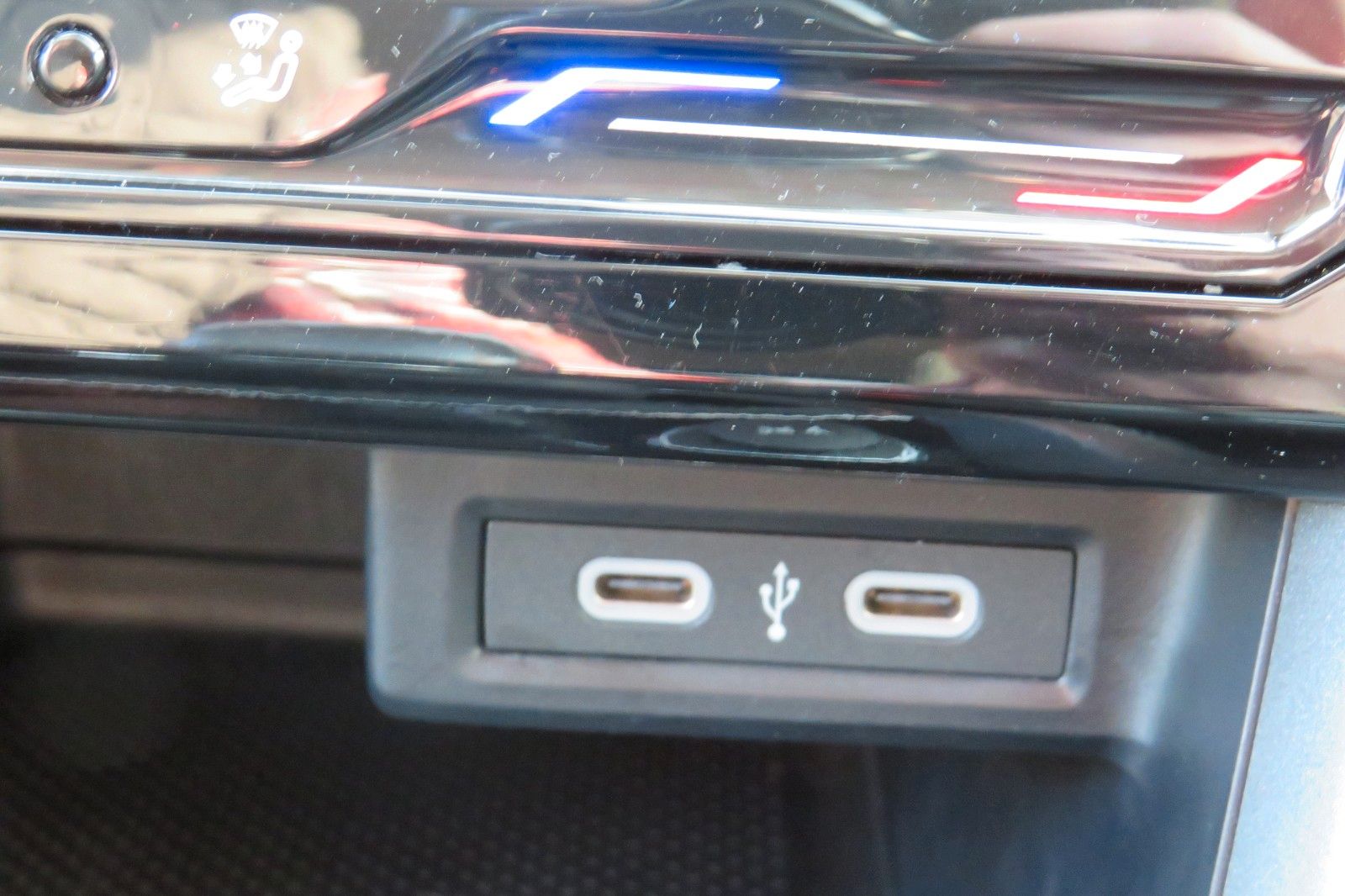 Fahrzeugabbildung Volkswagen T-Cross Active ACC SITZH. NAVI GJ APP-CONNECT