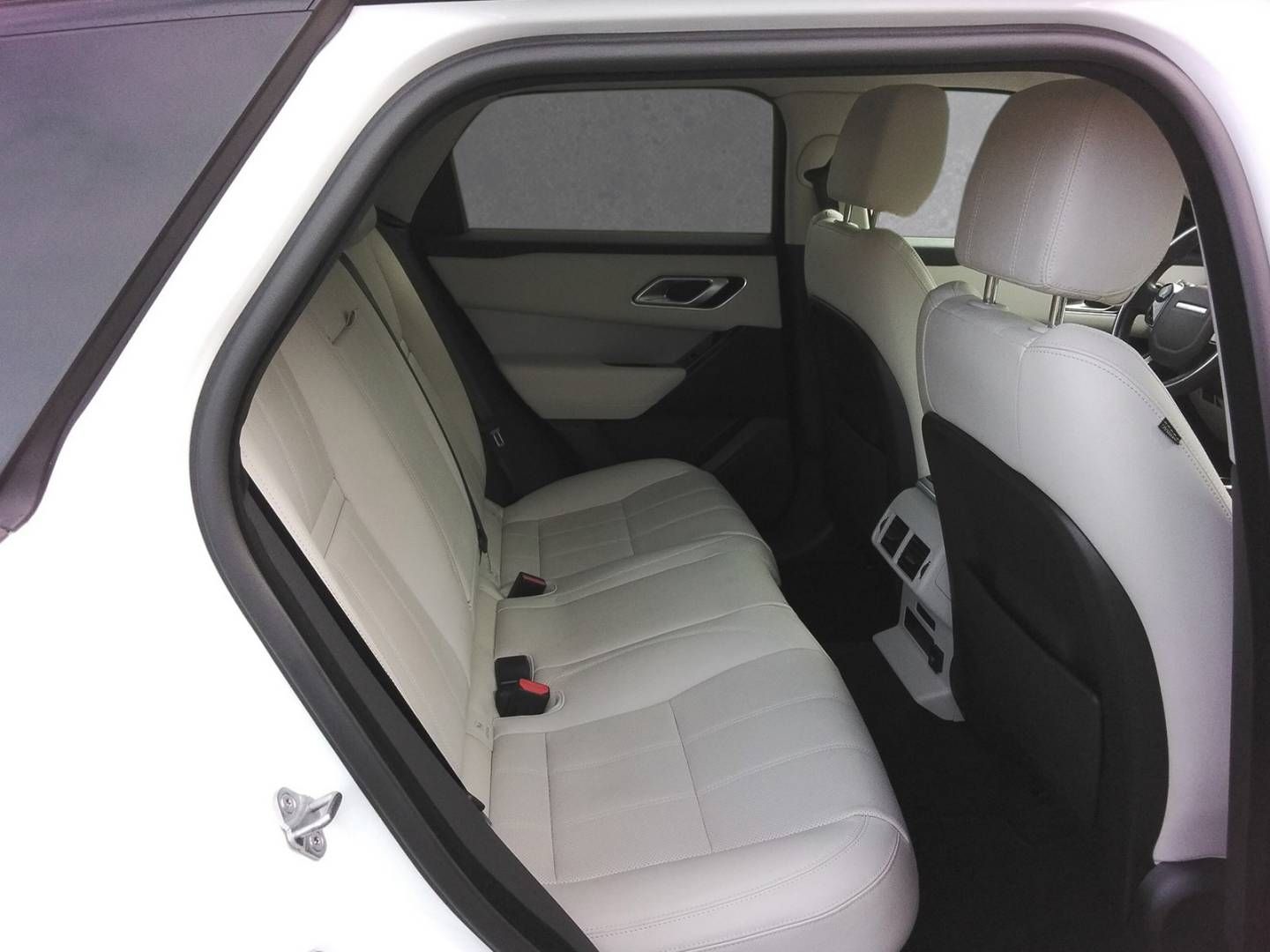 Fahrzeugabbildung Land Rover RANGE ROVER VELAR D300 R-DYNAMIC SE