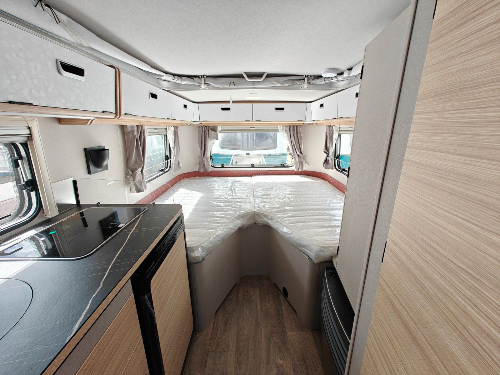 Fahrzeugabbildung HYMER / ERIBA / HYMERCAR Touring 542 Tango Red - JETZT 6.844€ SPAREN !!!