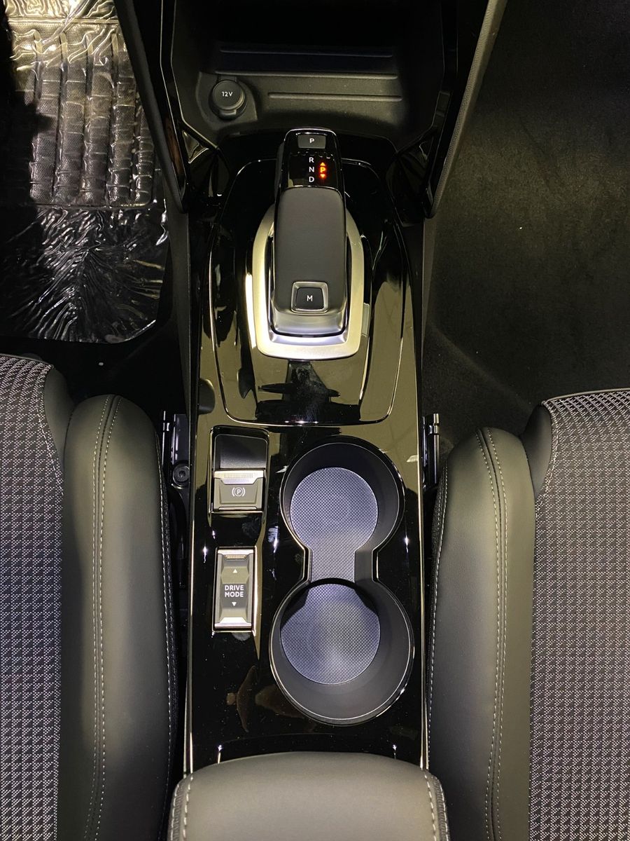 Fahrzeugabbildung Peugeot 2008 PureTech GT+NAVIGATION+LAGER+ALU+AUTOMATIK+