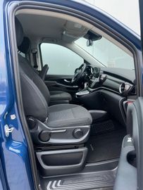 Mercedes V 220 - 12