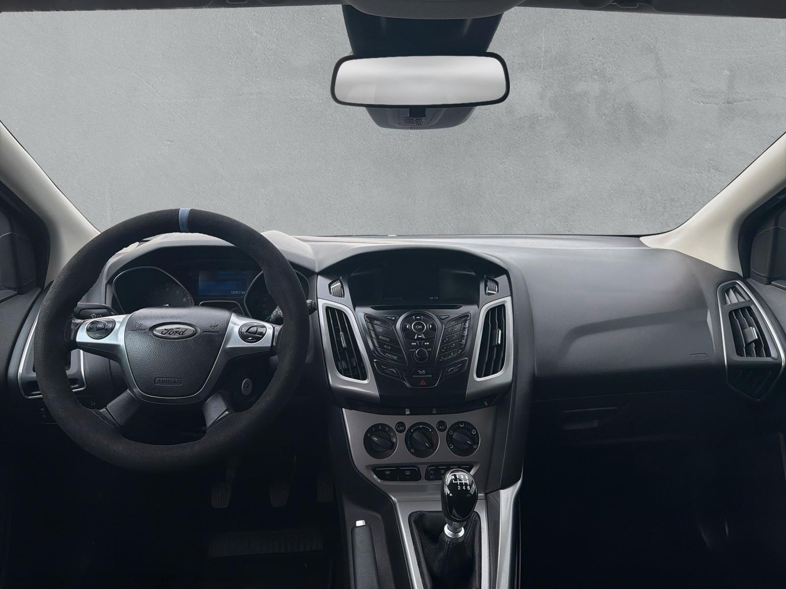 Ford Focus 2014 — photo 11