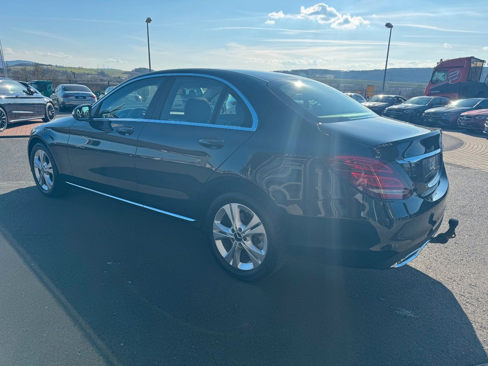 Fahrzeugabbildung Mercedes-Benz C 200 4M Avantgarde+Pano+AHK+Ambiente+LED