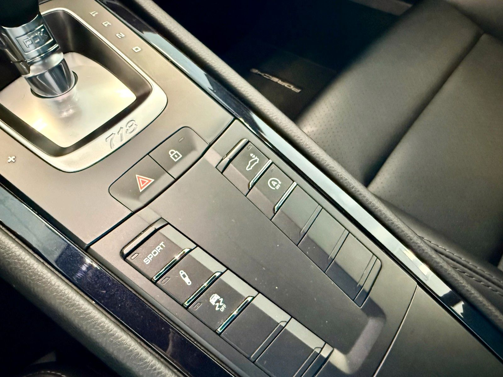 Fahrzeugabbildung Porsche 718 Cayman PDK PASM / LED / Kamera / BOSE
