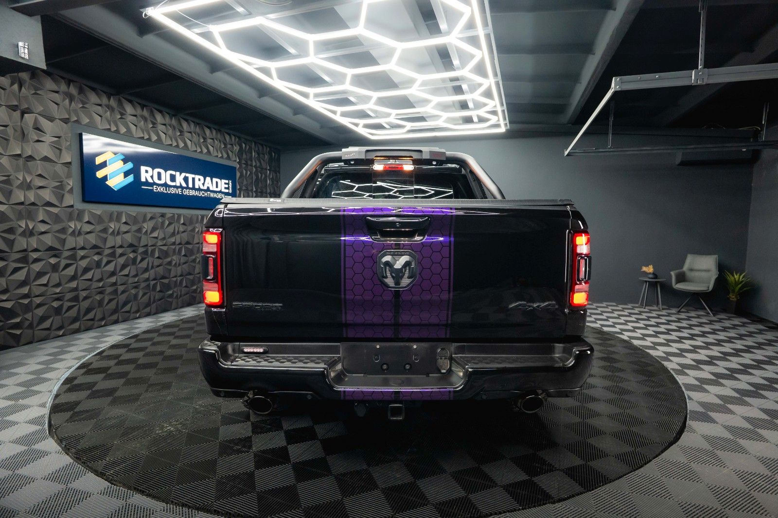 Fahrzeugabbildung Dodge RAM 5.7 V8 HEMI 4x4 OFFROAD Night-Paket *LED*19%