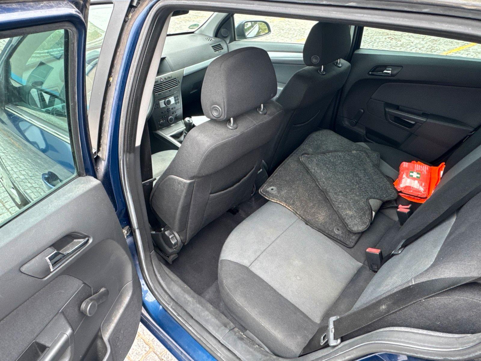 Opel Astra 2006 — photo 10