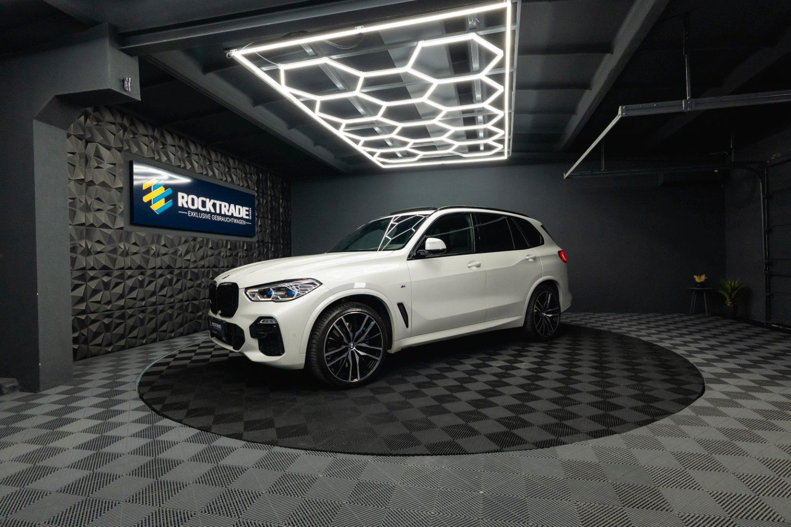 Fahrzeugabbildung BMW X5 M50i Shadow Line | ACC | Pano | Laser | Sky