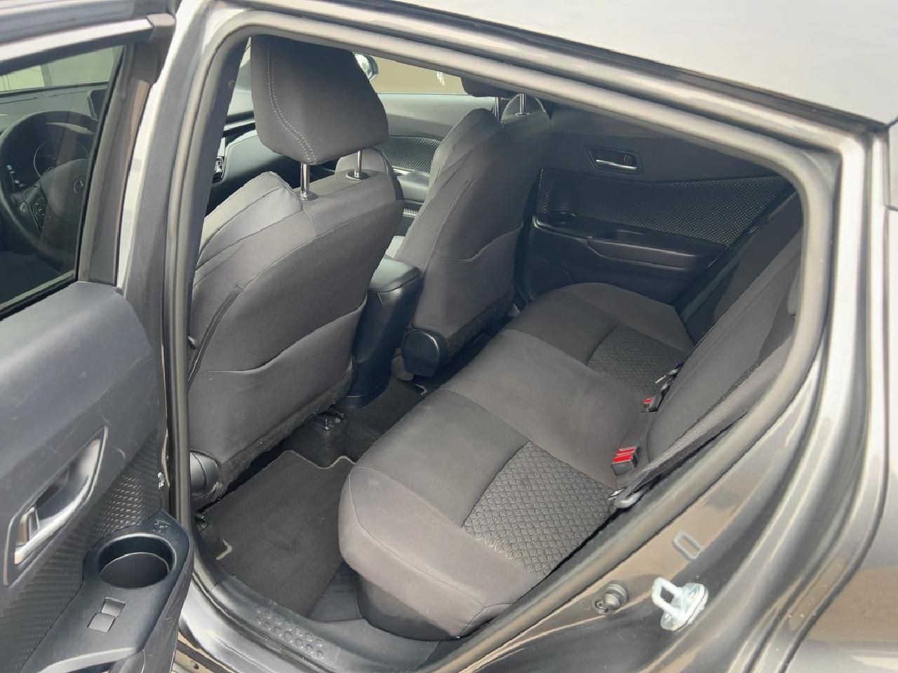 Fahrzeugabbildung Toyota C-HR 2,0 Hybrid Team D 4x2