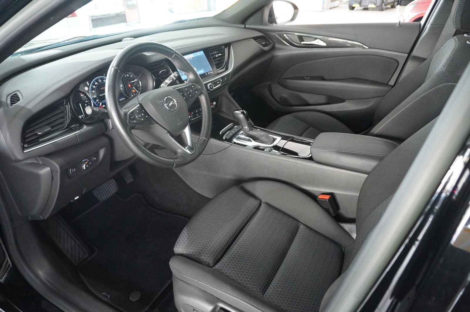 Fahrzeugabbildung Opel Insignia B ST 2.0T ELEGANCE NAVI/LED/SPORT/VIRTU
