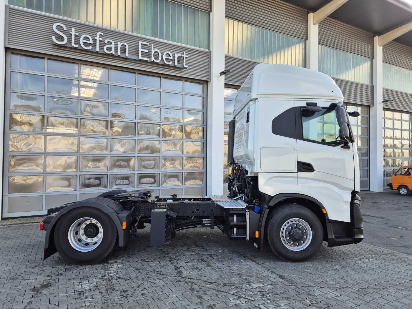 Fahrzeugabbildung Iveco AS440X49T/P ON 4x4 HI-TRACTION Intarder 2x Bett
