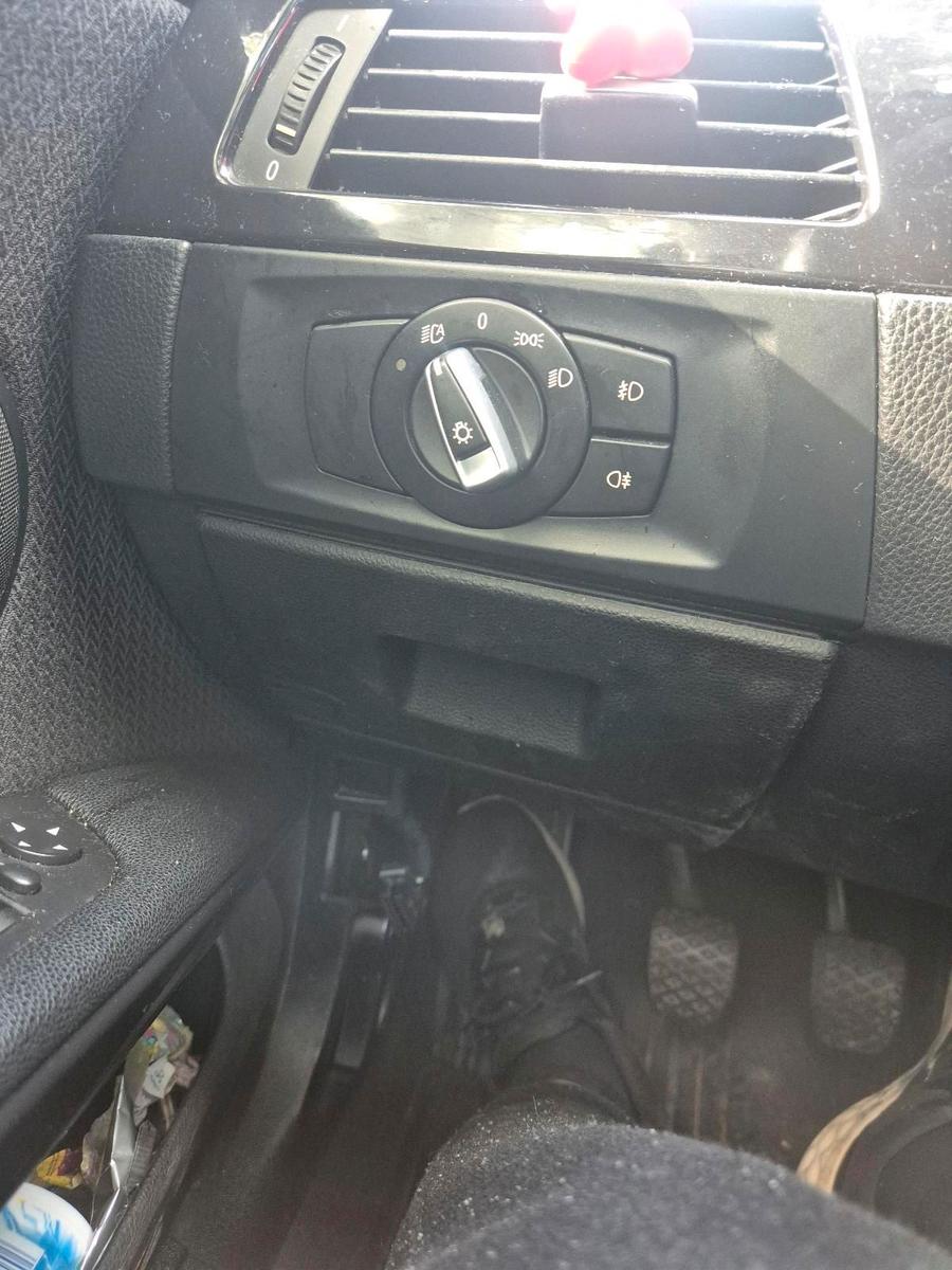BMW 320 2009 — photo 11