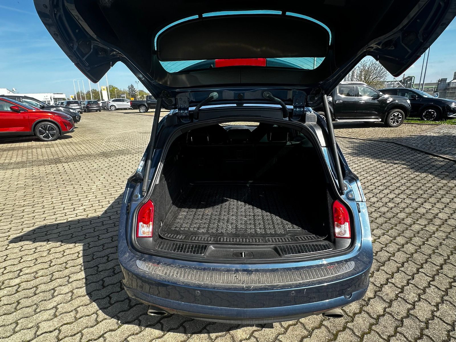 Fahrzeugabbildung Opel Insignia A Sports Tourer Sport