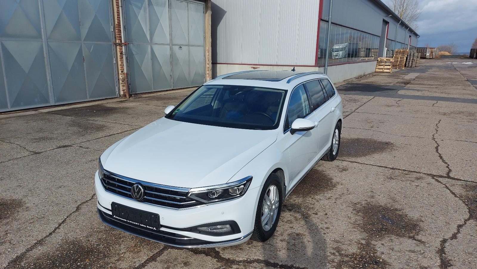 Volkswagen Passat Variant Elegance Matrix AHK Pano 4xKamera