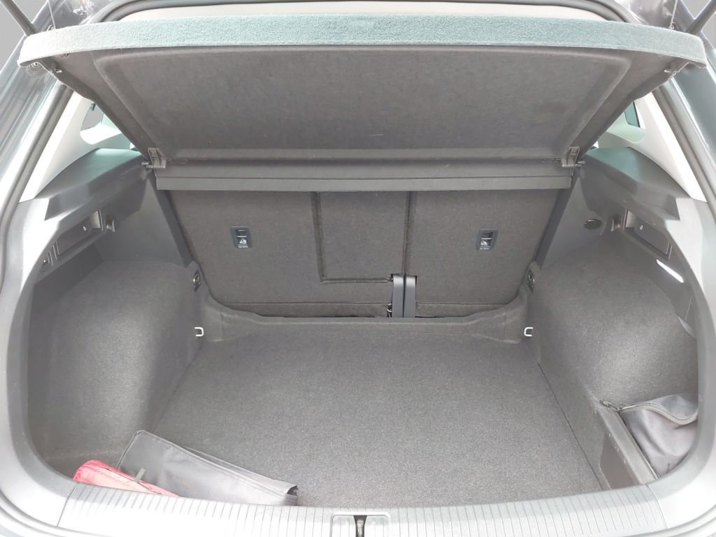 Fahrzeugabbildung Volkswagen Tiguan 1.5 TSI DSG Life AHZV Navi WR