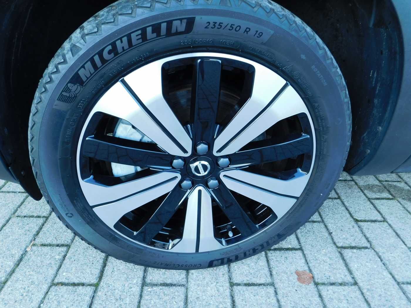 Fahrzeugabbildung Volvo XC40 Recharge 78 kWh Twin Motor Plus