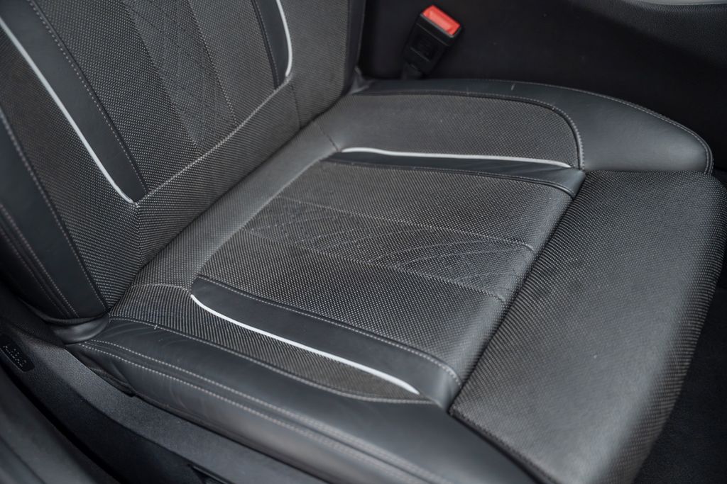 B5 4.4 Bi-Turbo Touring BLUE/BLACK - Bild 23