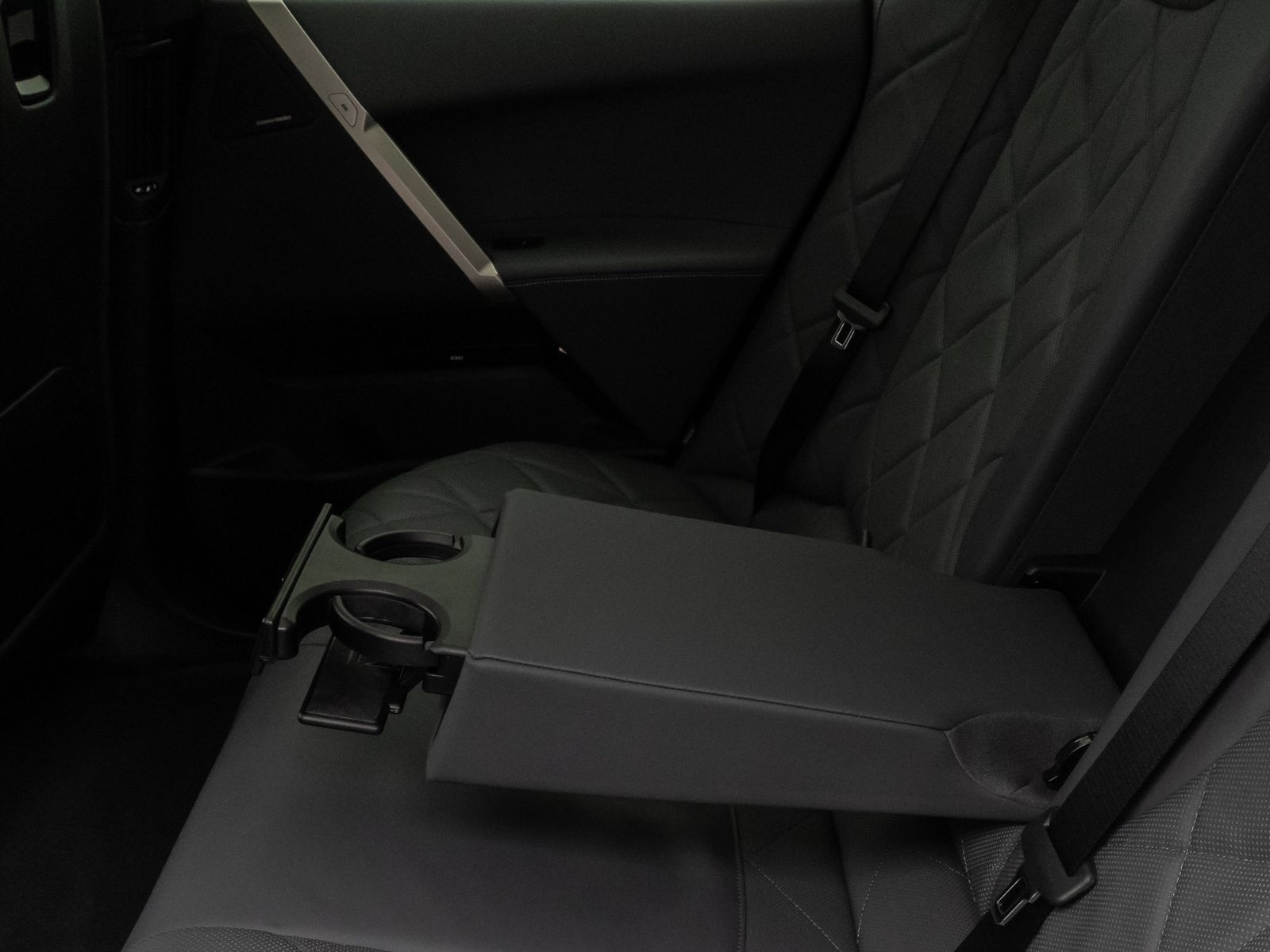 Fahrzeugabbildung BMW iX xD40 Sportpaket DAB SkyLounge 360° AHK 22Zoll