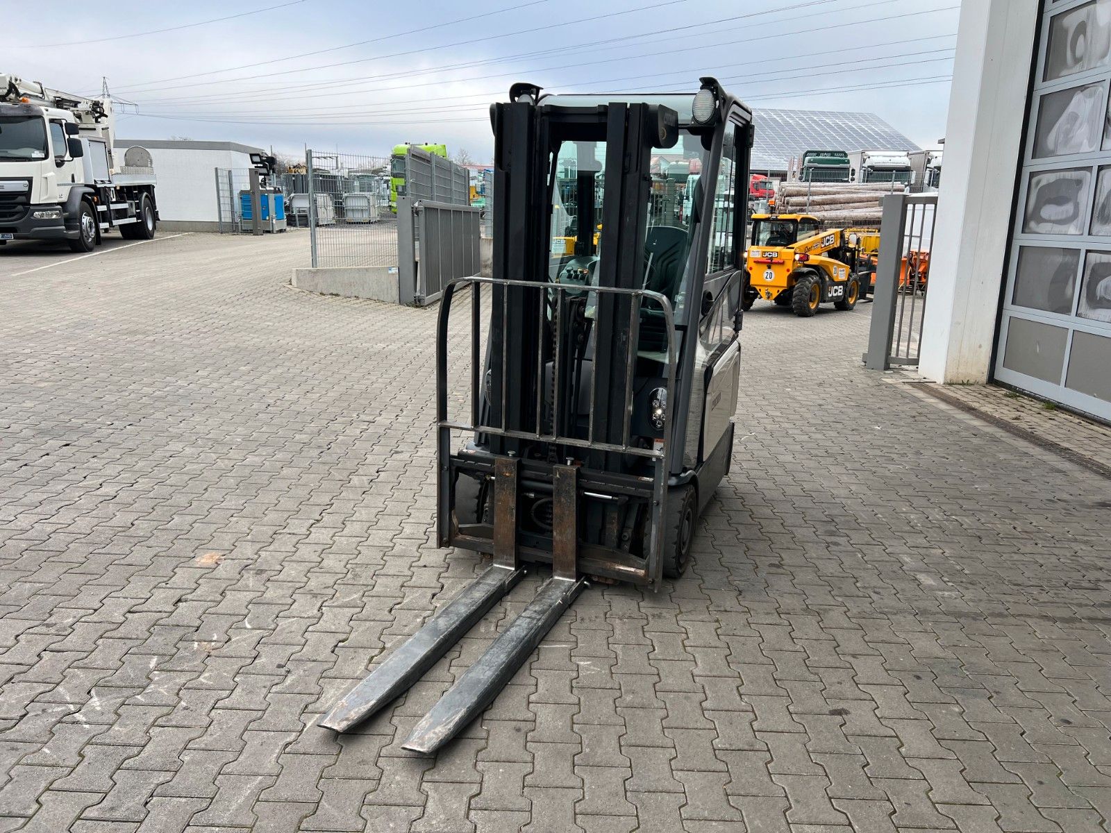 Fahrzeugabbildung Crown SCT6020-1.3 /Triplex: 4.30m / SS / 2.090h!