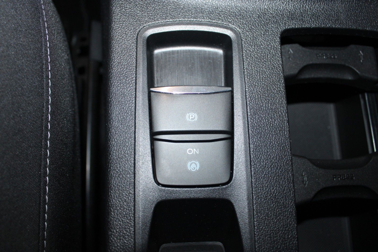 Fahrzeugabbildung Ford Kuga Titanium LED NAVI CAM WinterPaket