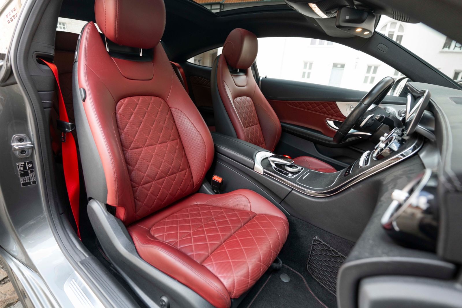 Fahrzeugabbildung Mercedes-Benz C 220d Coupe AMG BURMESTER 360° CARPLAY LED