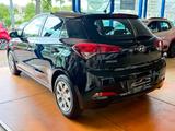 Hyundai i20 Classic 1. Hand / Klima / Alwetter - Hyundai i20: Schwarz