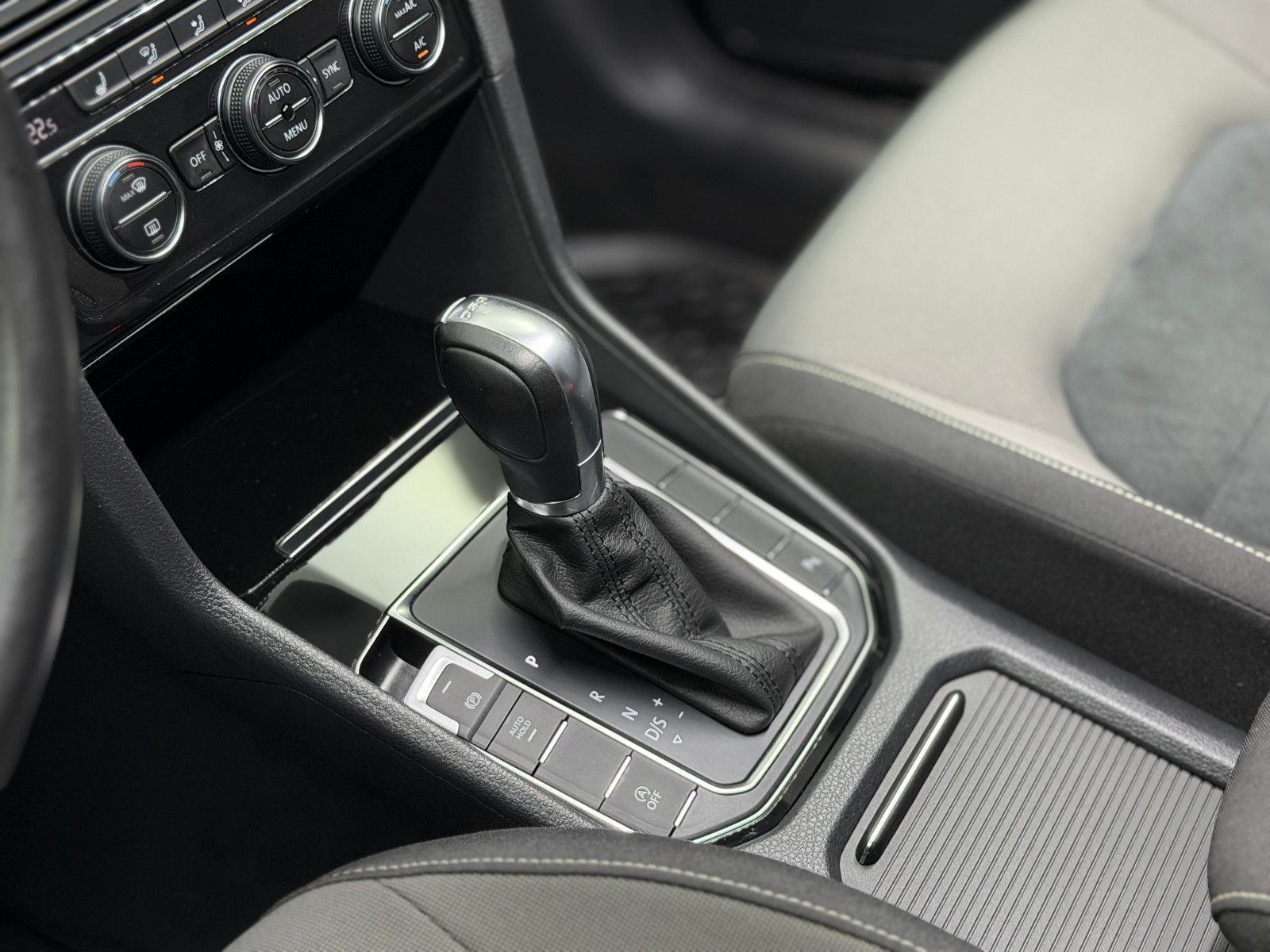 Fahrzeugabbildung Volkswagen Golf Sportsvan VII Highline |AUTOMATIK|PDC|DSG