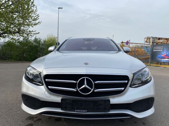 MERCEDES-BENZ E 220 d 4M,Kam,PDC,Multibeam,Spur+Totwinkel