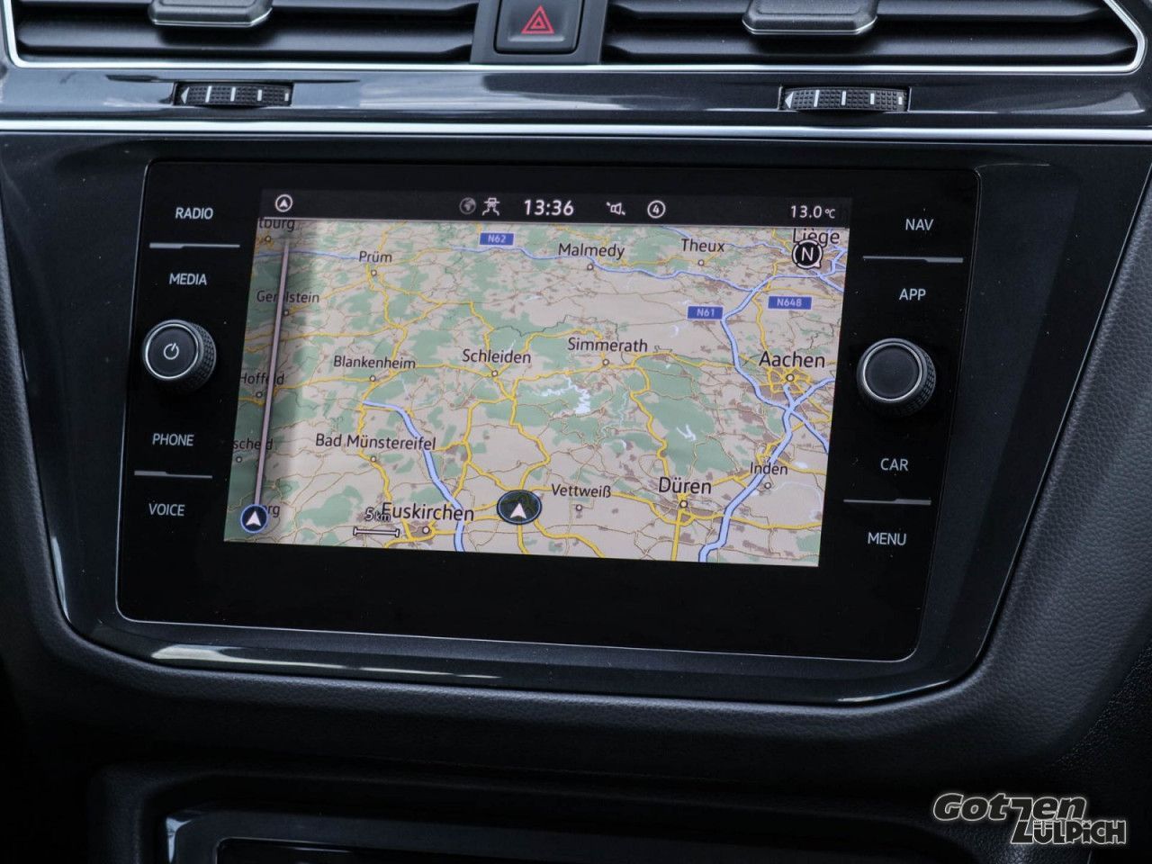 Fahrzeugabbildung Volkswagen Tiguan Life 1,5TSI Navi Winterpaket LED PDC