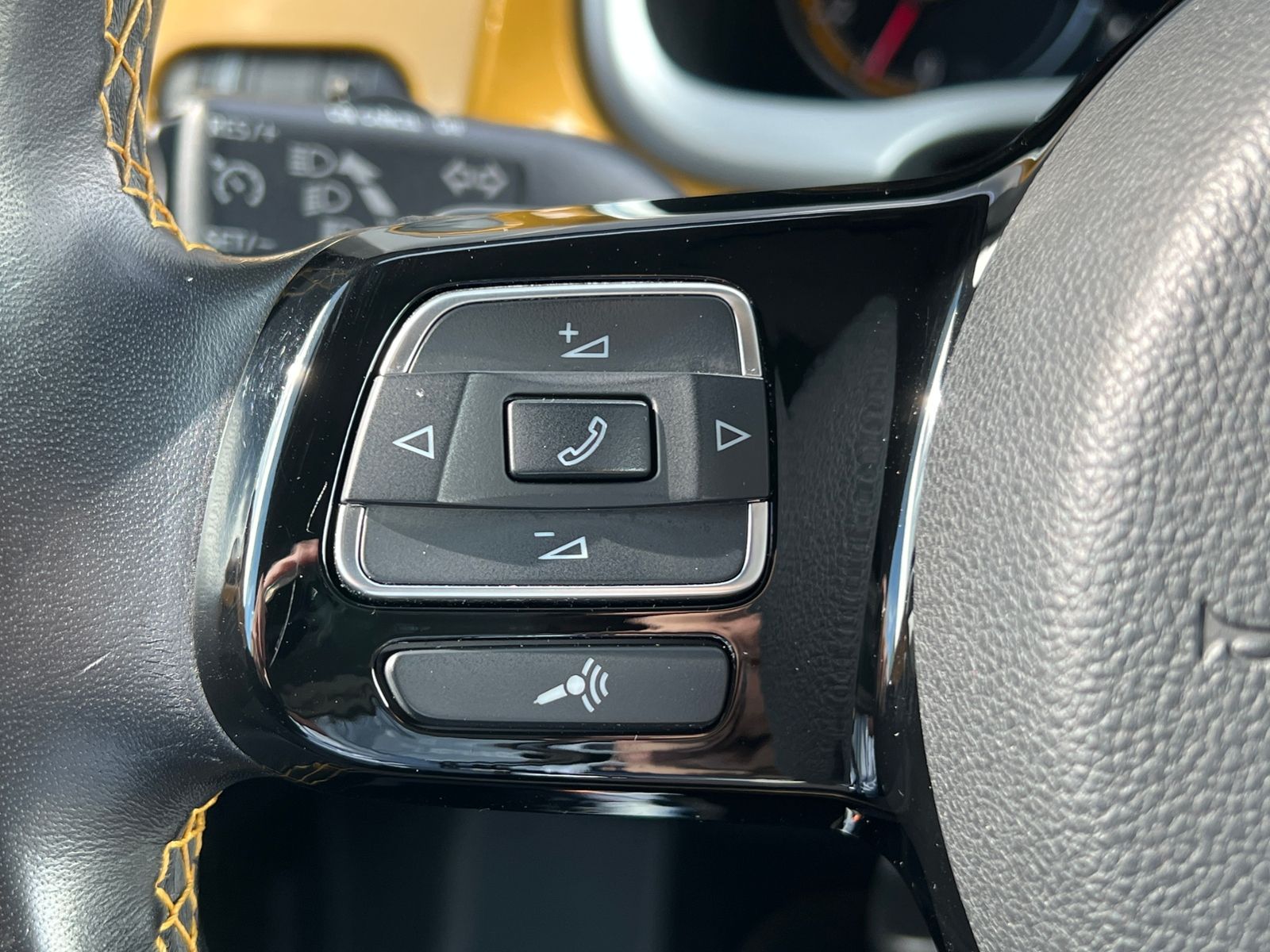 Fahrzeugabbildung Volkswagen Beetle Cabrio Dune 2.0 TDI DSG *Xenon, Navi, Sit