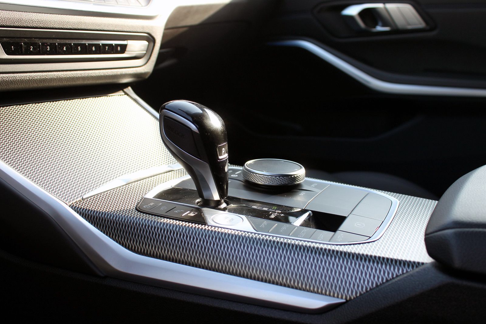 Fahrzeugabbildung BMW 330e Touring M-Sport Steptr Nav ACC LED PDC 360°