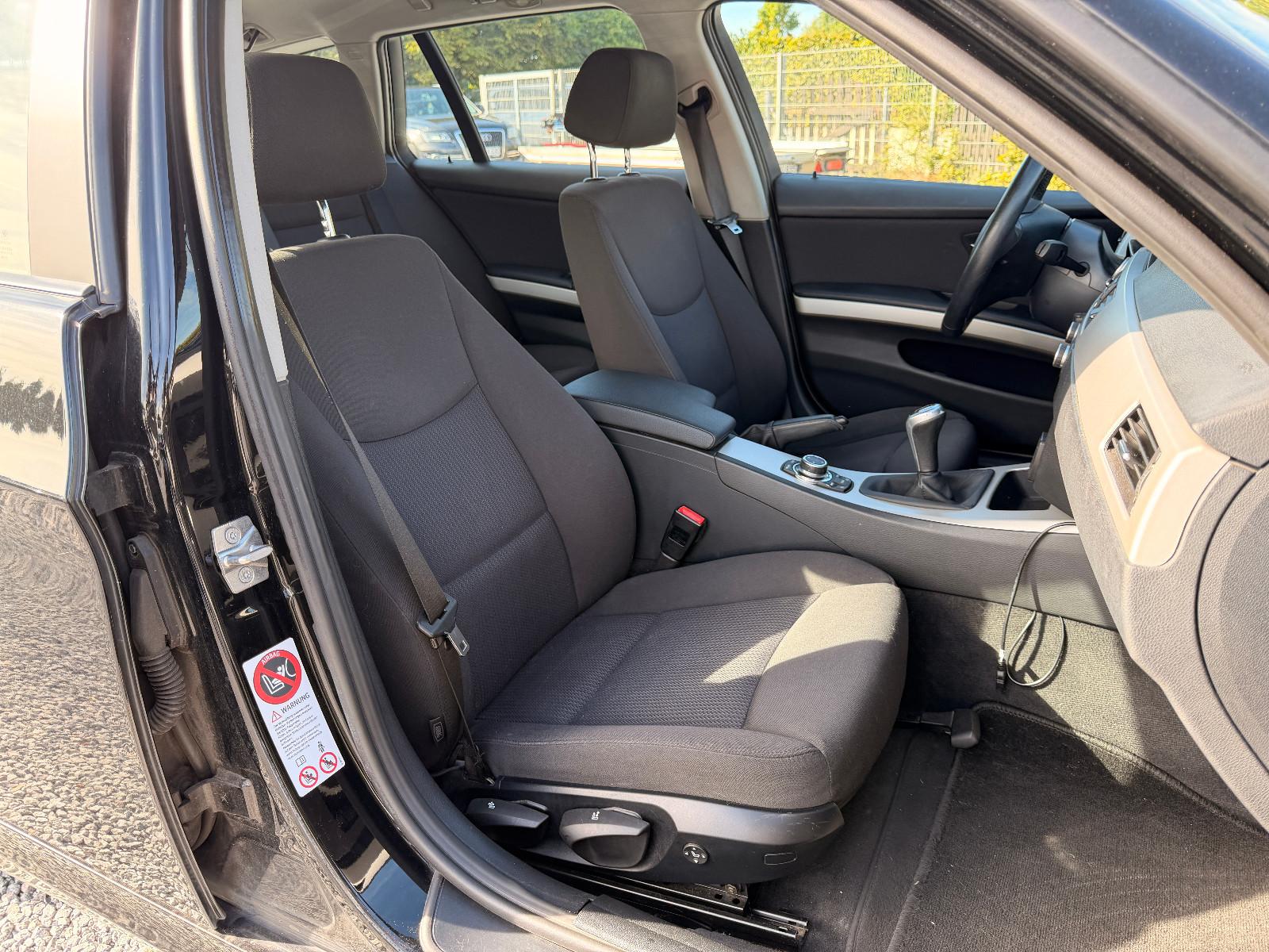 BMW 318 2011 — photo 13