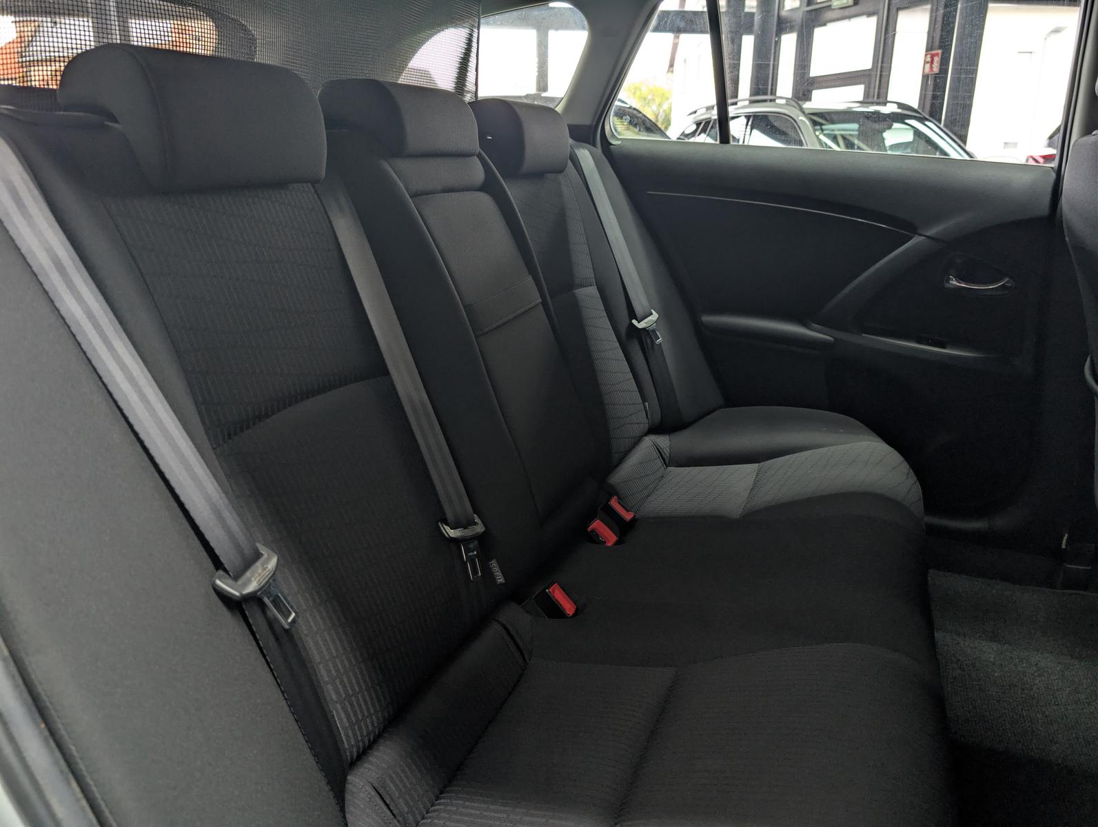 Toyota Avensis 2010 — photo 18