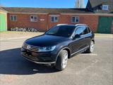 Volkswagen Touareg 3.0 TDI R line Excl Terrain Tec... - VW Touareg Gebrauchtwagen in Bremen