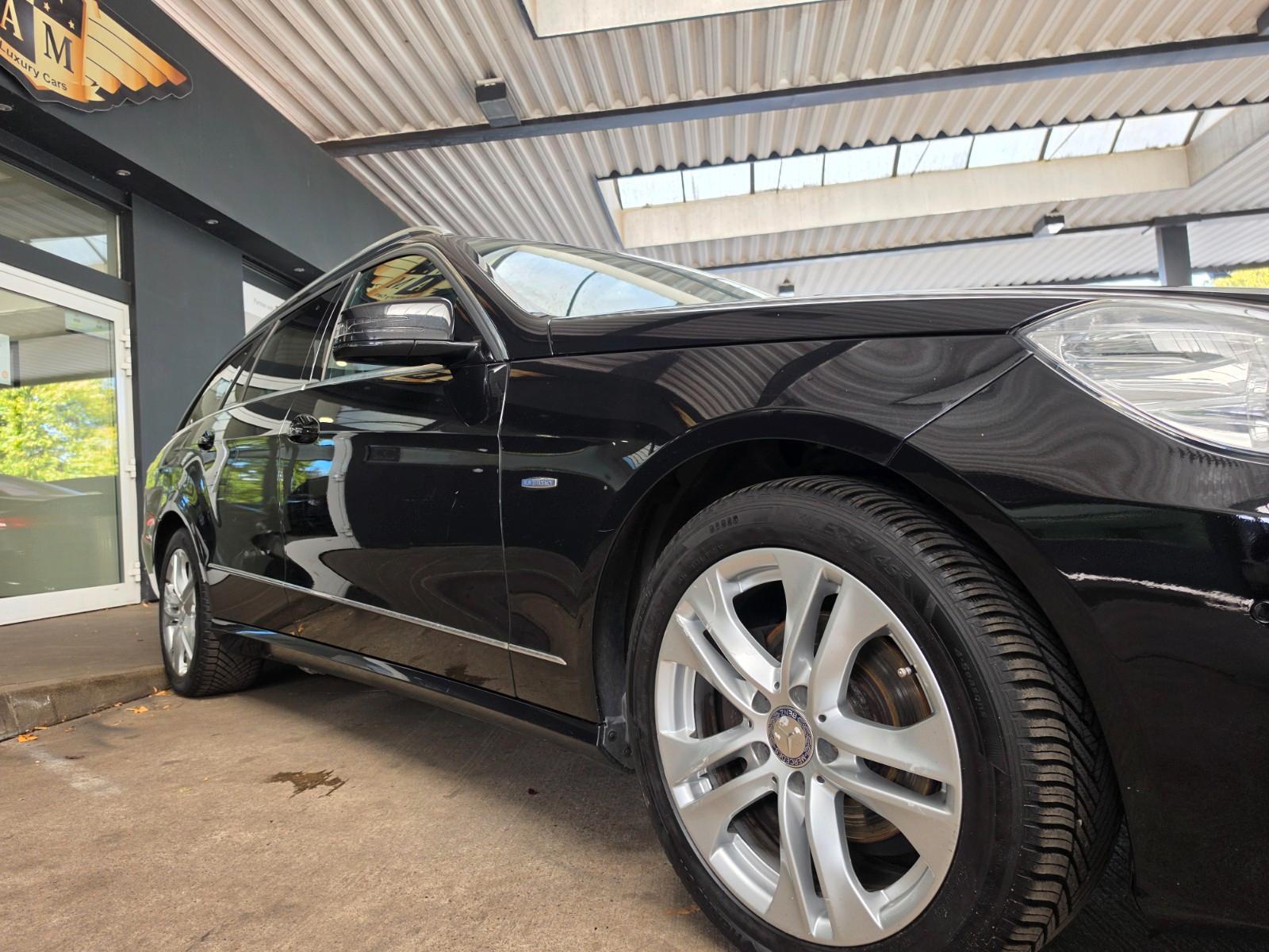 Mercedes-Benz E200 2011 — photo 20