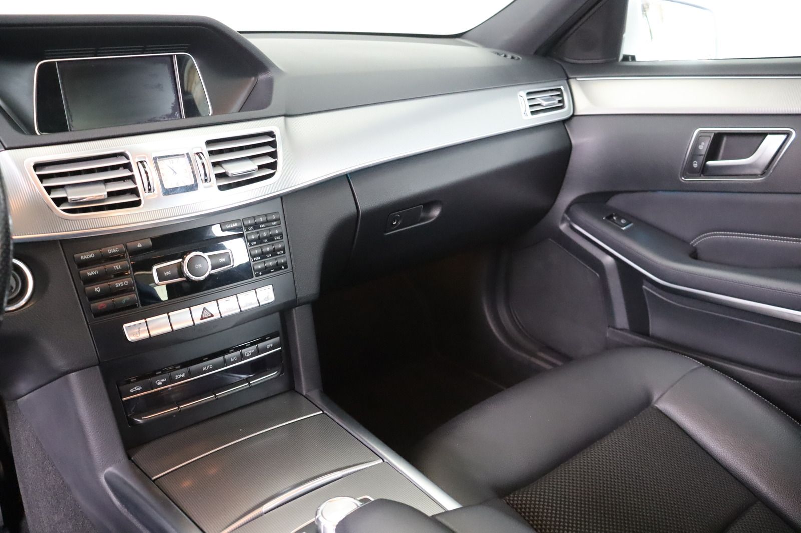 Fahrzeugabbildung Mercedes-Benz E 200 BlueTEC * LED * Navi * HU 03.2028 Avantgar