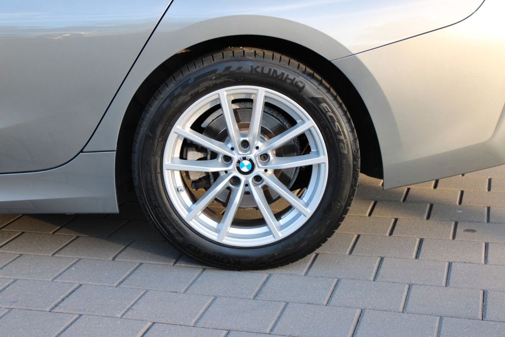 BMW 318d Touring AUT SHZ NAVI PDC LED KLIMAAUT