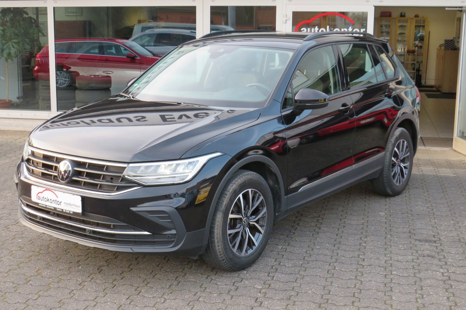 Fahrzeugabbildung Volkswagen Tiguan Life TDI DSG AHK NAVI KAMERA LED ACC GJ