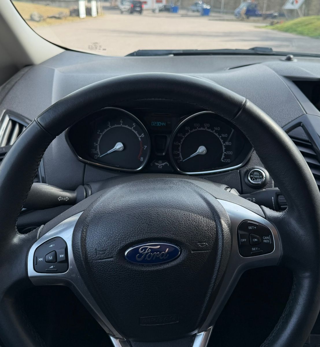 Fahrzeugabbildung Ford EcoSport Titanium 8fach Bereift ALUFelgen