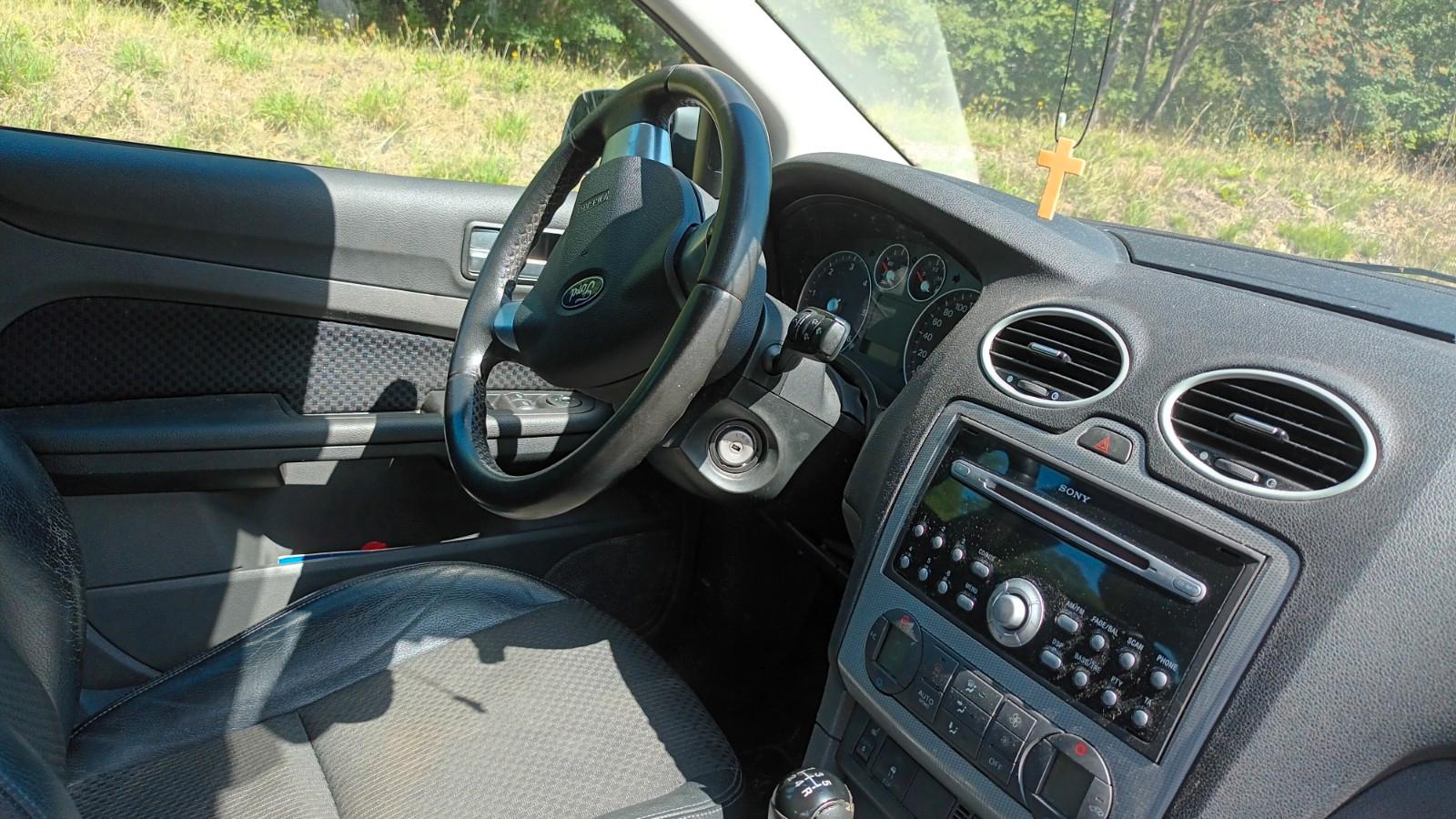 Ford Focus 2006 — interior