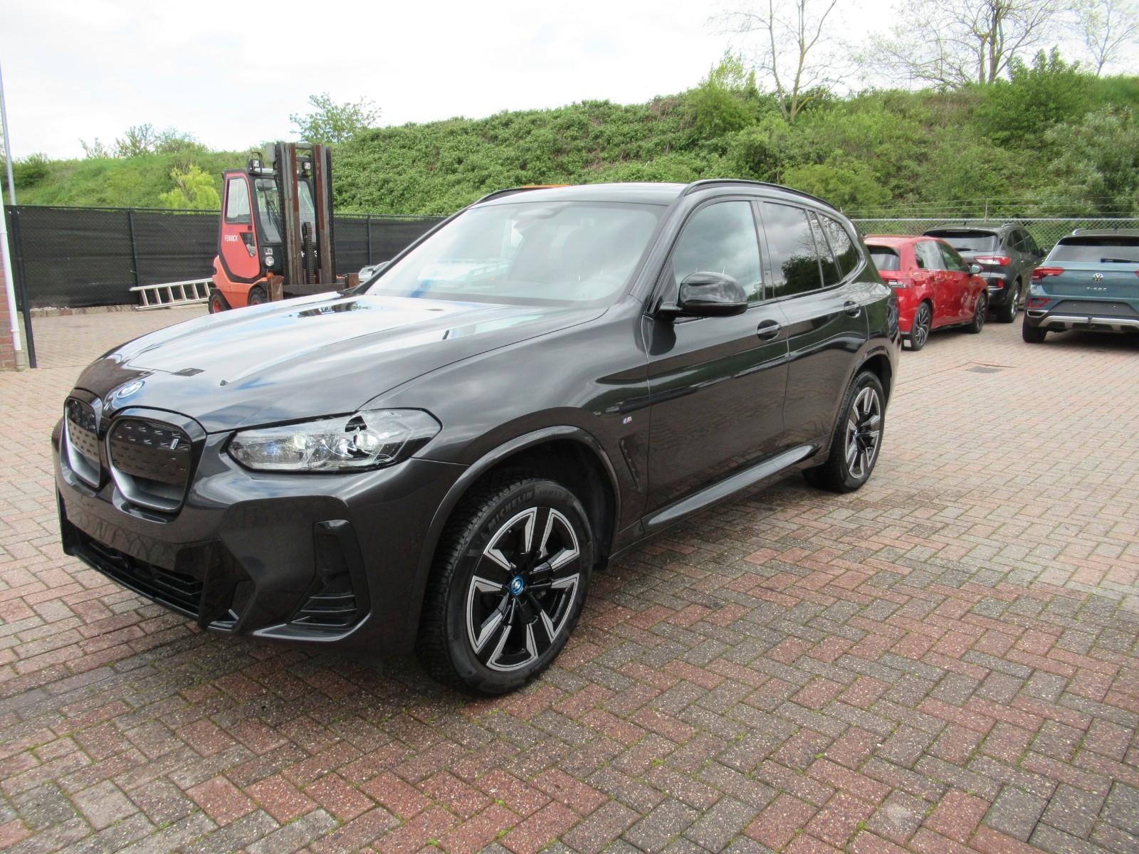 BMW iX3 Inspiring M-PAKKET*SHADOW*AHK*PANORAMA*LEDER