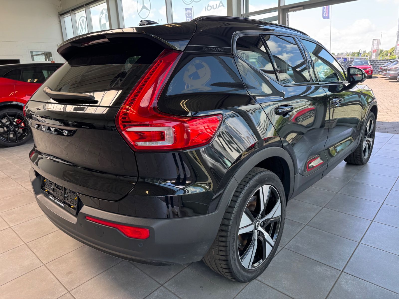 Fahrzeugabbildung Volvo XC 40 XC40 R Design Recharge Pure Electric AWD