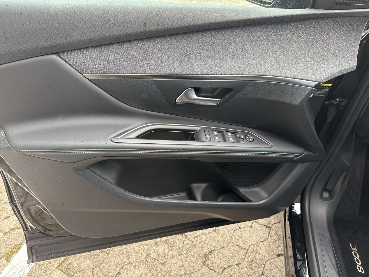 Fahrzeugabbildung Peugeot 3008 Hybrid 225 Allure Pack Navi Digitales Cockp