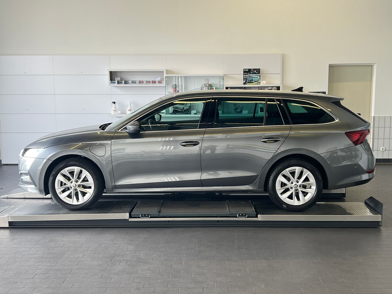 Fahrzeugabbildung SKODA Octavia III Combi iV Style 1.4 Hybrid DSG *LED,