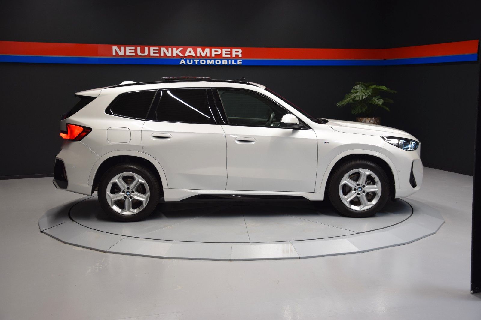 Fahrzeugabbildung BMW X1 18 i sDrive M Sport Pano H&k ACC Memory Leder