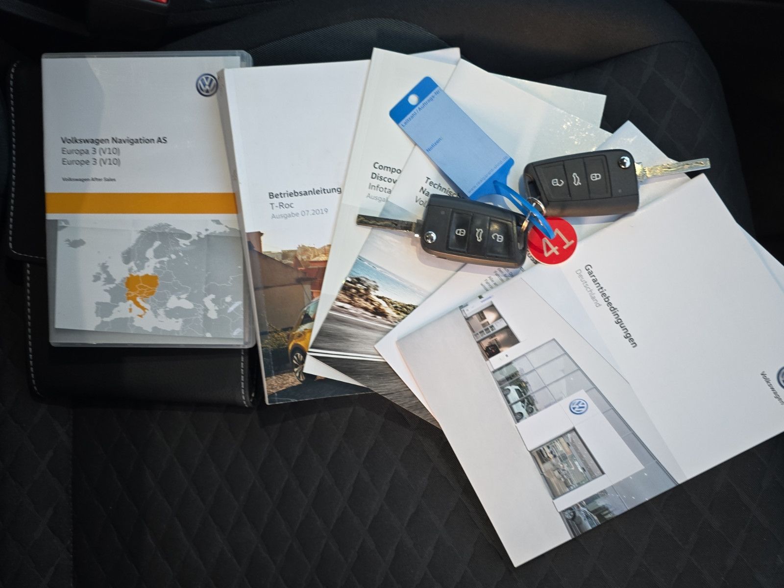 Fahrzeugabbildung Volkswagen T-Roc IQ.DRIVE AUS 1.HAND TOP ZUSTAND